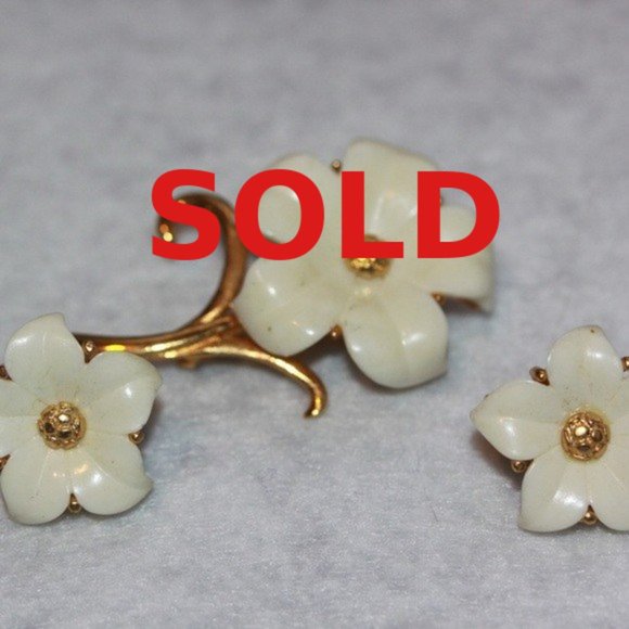 Monet Jewelry - Vintage MONET Brooch & Clip Earrings Set